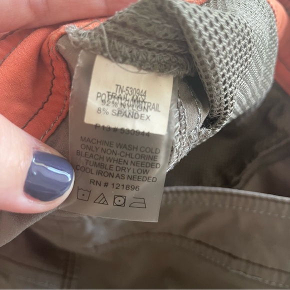 Title Nine Capri Trail Mix Hiking Pants Nylon Size 6 Pockets Outdoors - Picture 4 of 5